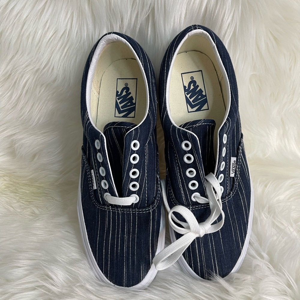 VANS - Picture 1 of 3